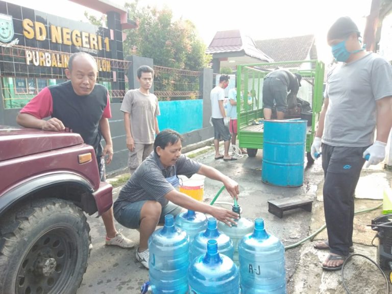 PENYEMPROTAN DISINFEKTAN DI WILAYAH KELURAHAN PURBALINNGA
