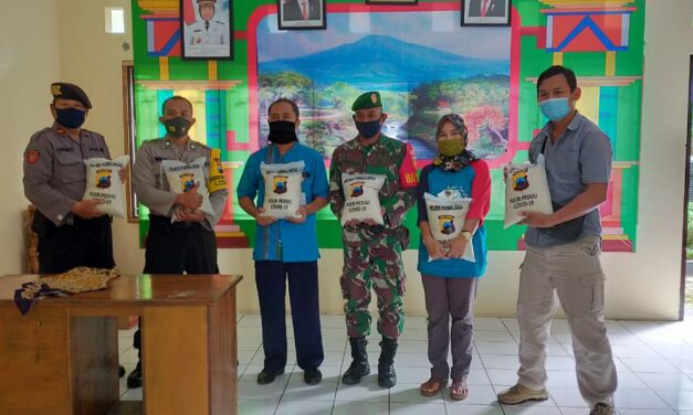 SERAH TERIMA BANTUAN DARI POLRES PURBALINGGA