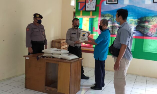SERAH TERIMA BANTUAN DARI POLRES PURBALINGGA